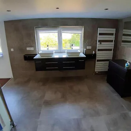 3 Bedrooms Villa With Jacuzzy Furnished Terrace And Wifi At Waterloo