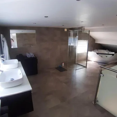 3 Bedrooms Villa With Jacuzzy Furnished Terrace And Wifi At Waterloo 와떼흘루
