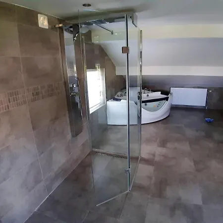 3 Bedrooms Villa With Jacuzzy Furnished Terrace And Wifi At Waterloo