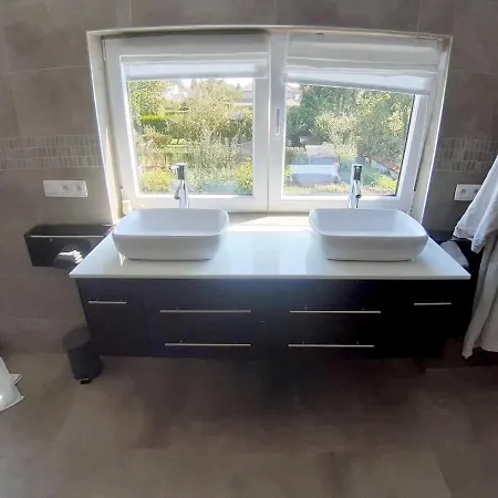 빌라 3 Bedrooms Villa With Jacuzzy Furnished Terrace And Wifi At Waterloo 와떼흘루