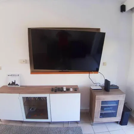 3 Bedrooms Villa With Jacuzzy Furnished Terrace And Wifi At Waterloo Villa
